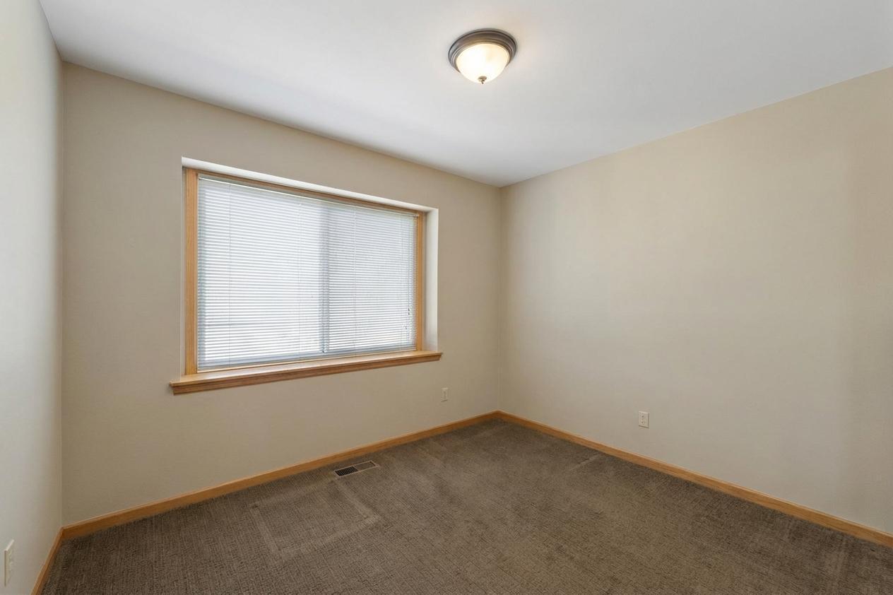 304 Pondridge Circle Wayzata, MN 55391 - Photo 17 of 21