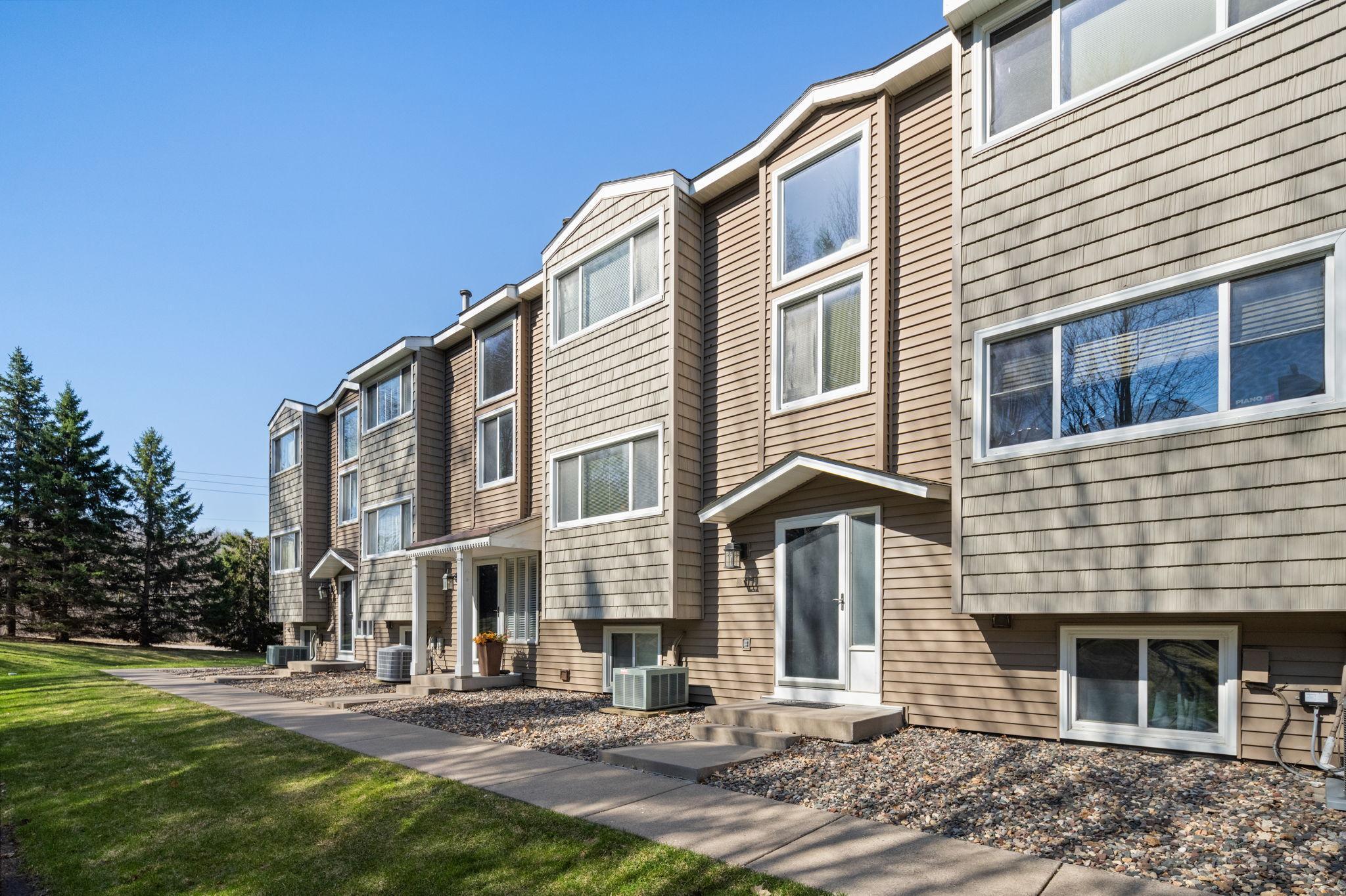 304 Pondridge Circle Wayzata, MN 55391 - Photo 3 of 21