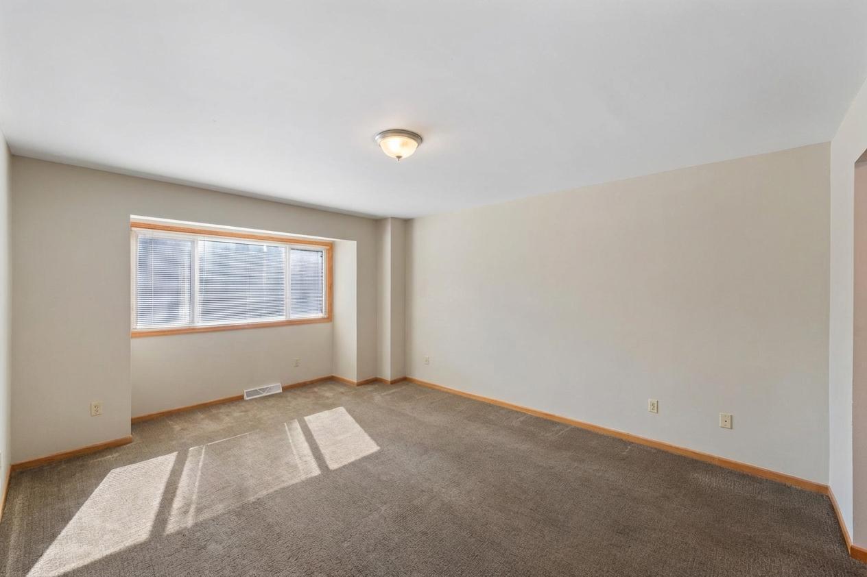 304 Pondridge Circle Wayzata, MN 55391 - Photo 8 of 21