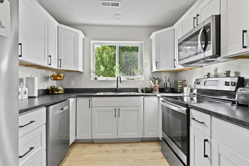 2550 East 610 North, Unit 2 St. George, UT 84790 - Photo 17 of 25 Kitchen UnitA