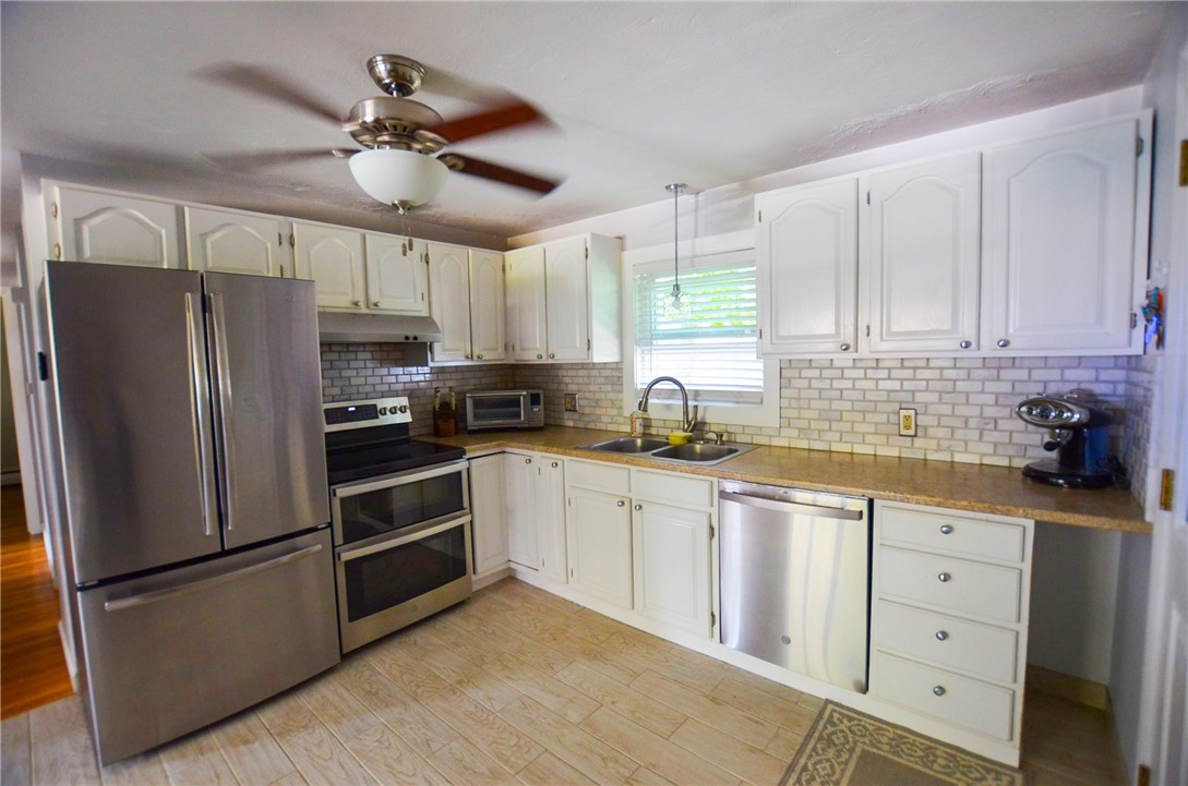 11 Continental Road Smithfield, RI 02828 - Photo 3 of 24