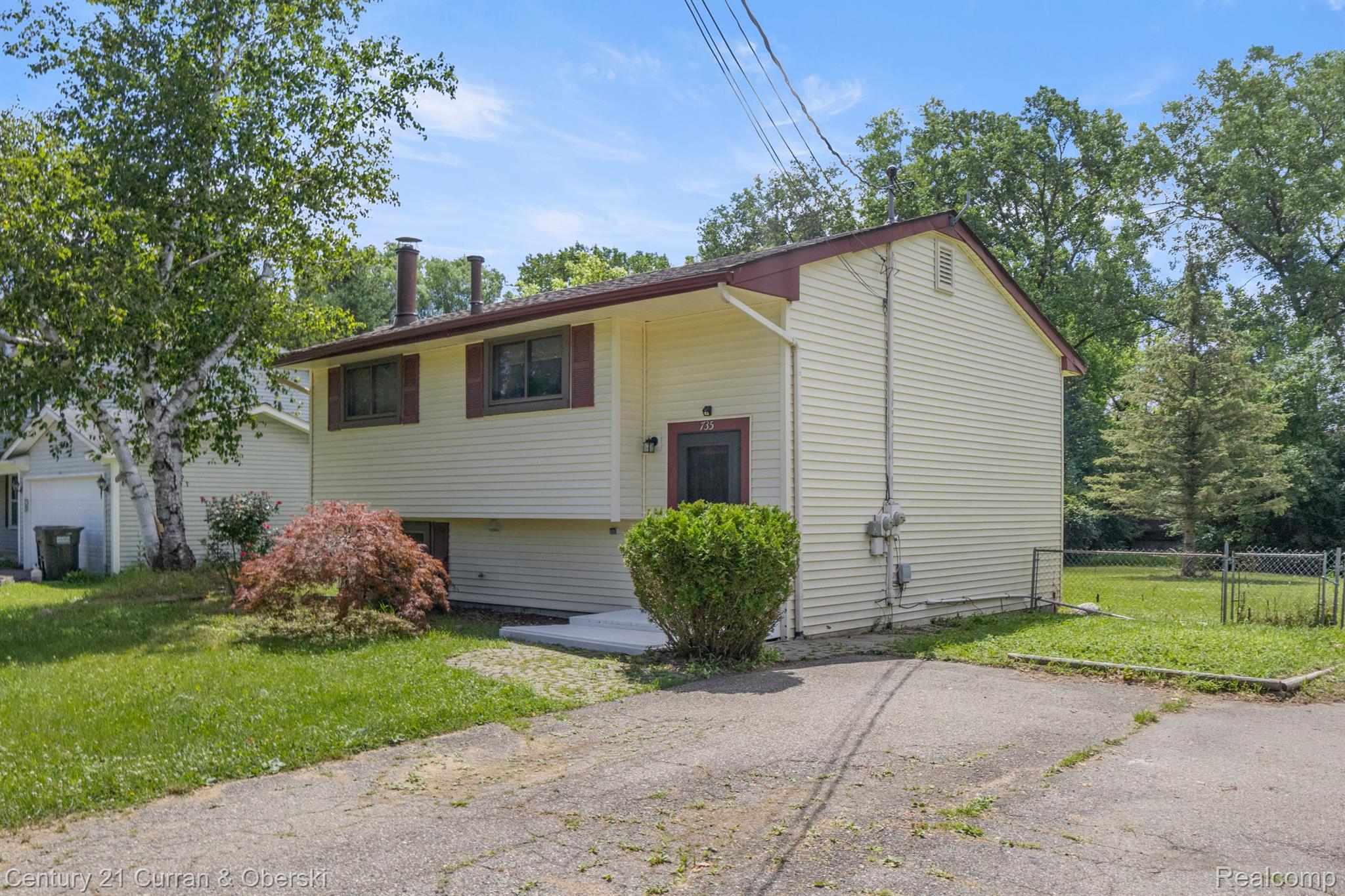 735 Grace Avenue Rochester, MI 48307 - Photo 2 of 28 Gallery Image 2