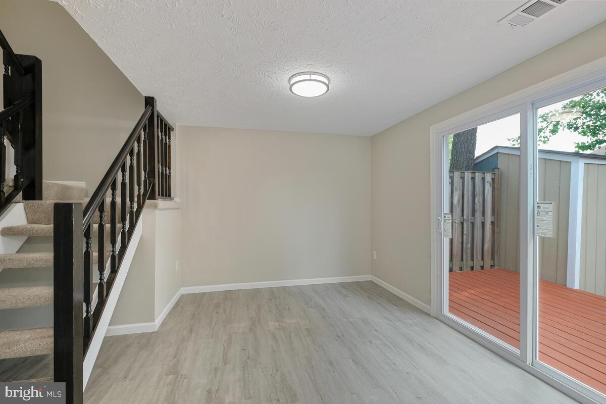 522 Riggs Court Frederick, MD 21703 - Photo 8 of 30 Dining Area w/ Deck Access