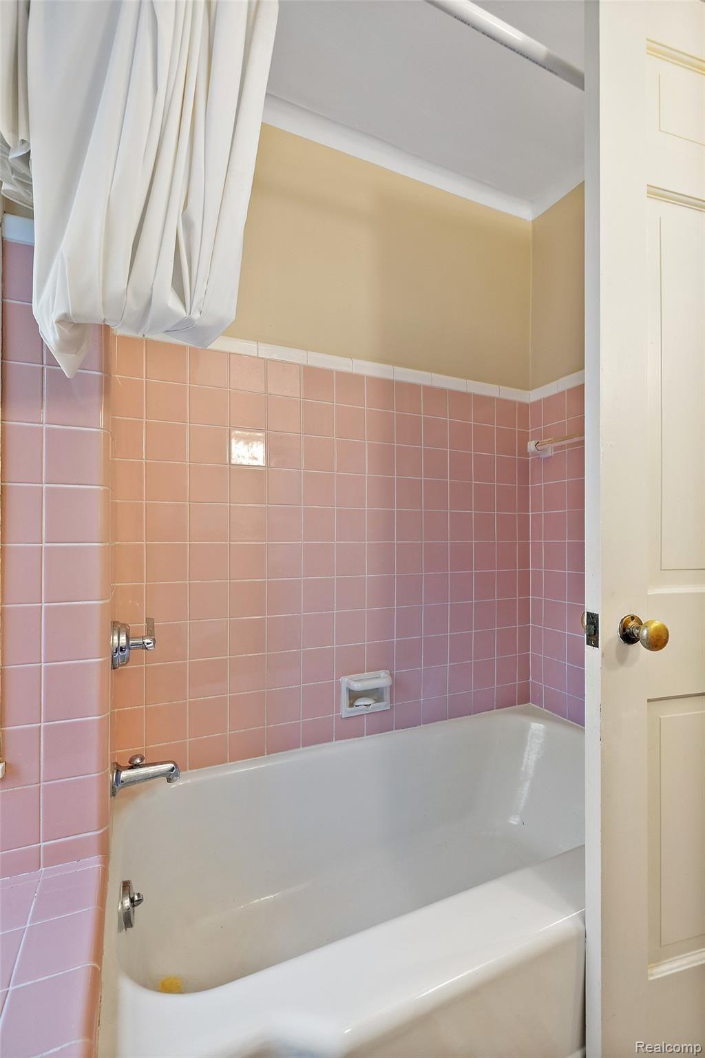 10448 Green Road Goodrich, MI 48438 - Photo 46 of 57 Upstairs Full Bath