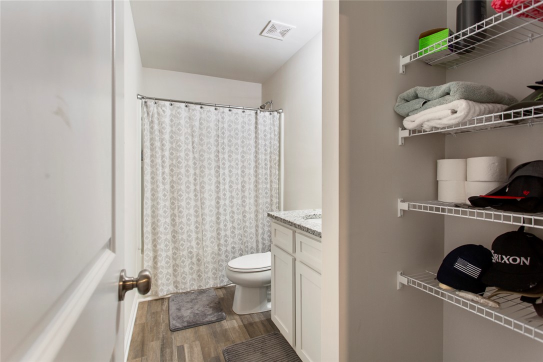 1515 Hendon Drive Walhalla, SC 29691 - Photo 21 of 41 Main bathroom on upper level