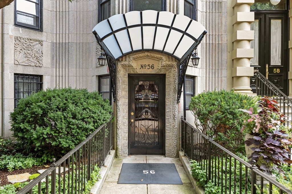 56 Commonwealth Avenue, Unit PH Boston, MA 02116 - Photo 32 of 33 a view of entryway with a front door