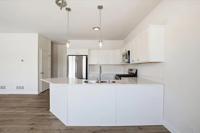 $2,400 | 330 Cattail Court, Unit A, Genoa City, WI 53128