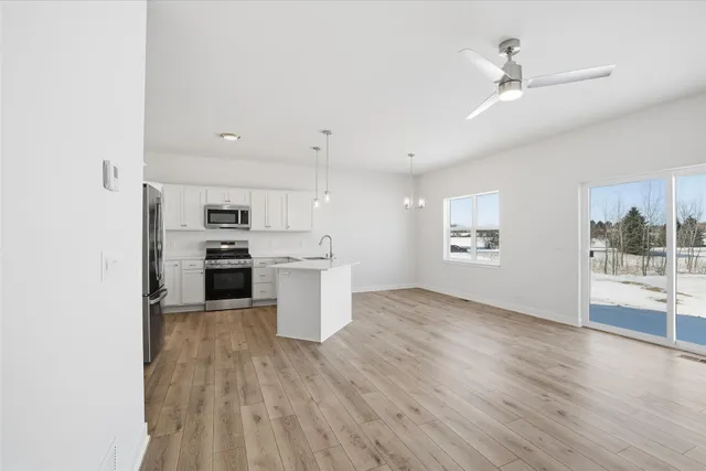 $2,400 | 330 Cattail Court, Unit A, Genoa City, WI 53128