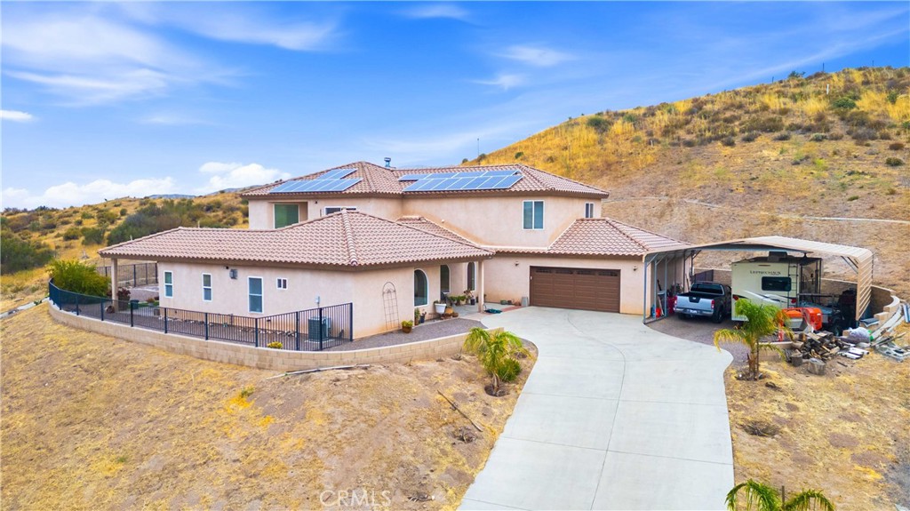 13675 Davenport Road Agua Dulce, CA 91390 - Photo 41 of 51 Driveway