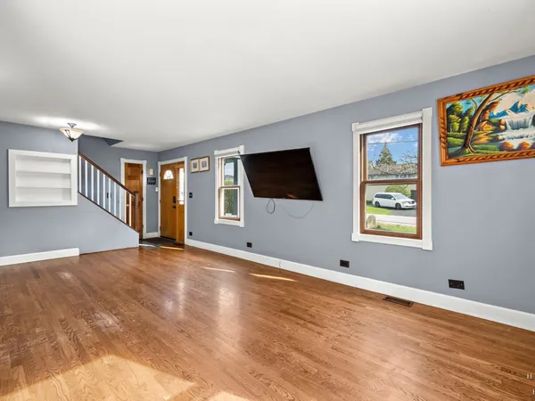 $429,900 | 27W150 James Avenue, West Chicago, IL 60185