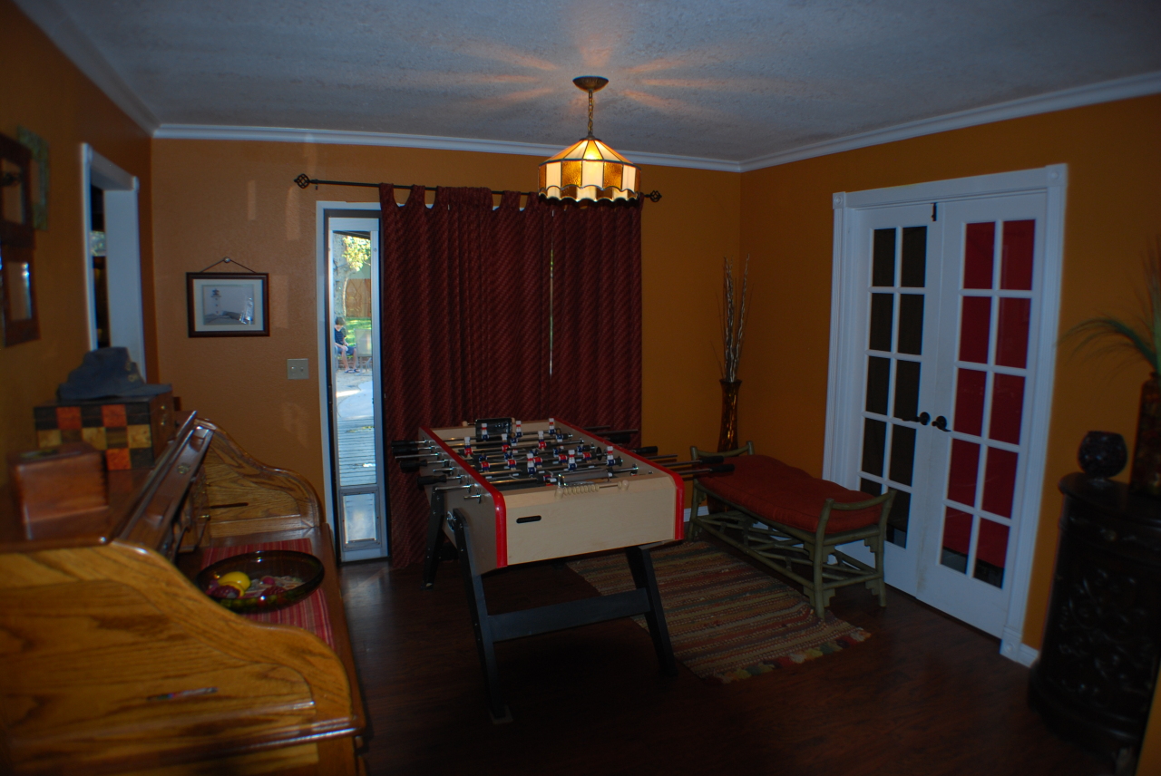 7017 Riata Drive Redding, CA 96002 - Photo 3 of 12 Entry