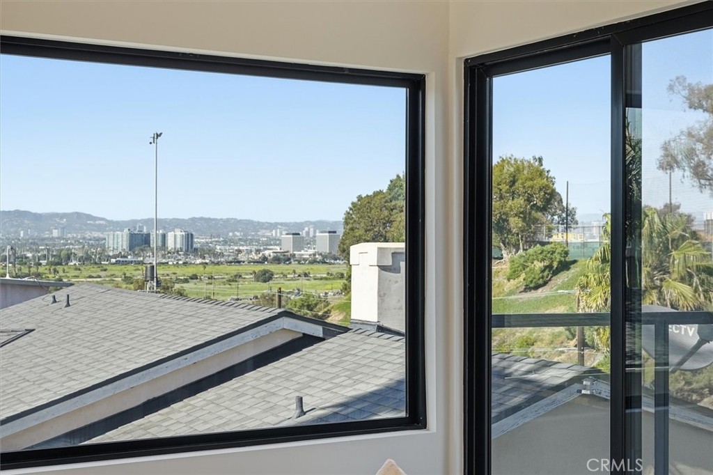 8140 Calabar Avenue Playa del Rey, CA 90293 - Photo 12 of 60 a view of a terrace