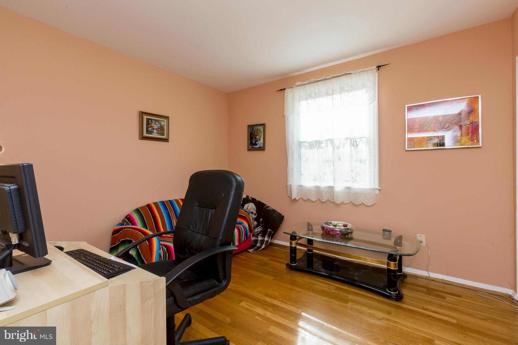 6705 Baythorne Road Baltimore, MD 21209 - Photo 22 of 30 3rd Bedroom