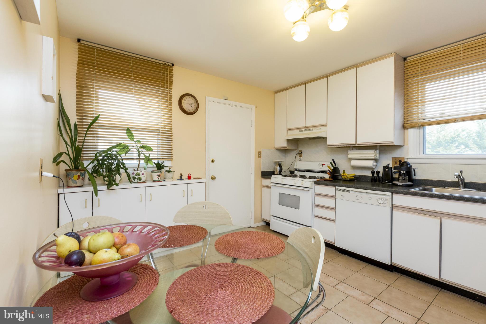6705 Baythorne Road Baltimore, MD 21209 - Photo 10 of 30 Kitchen