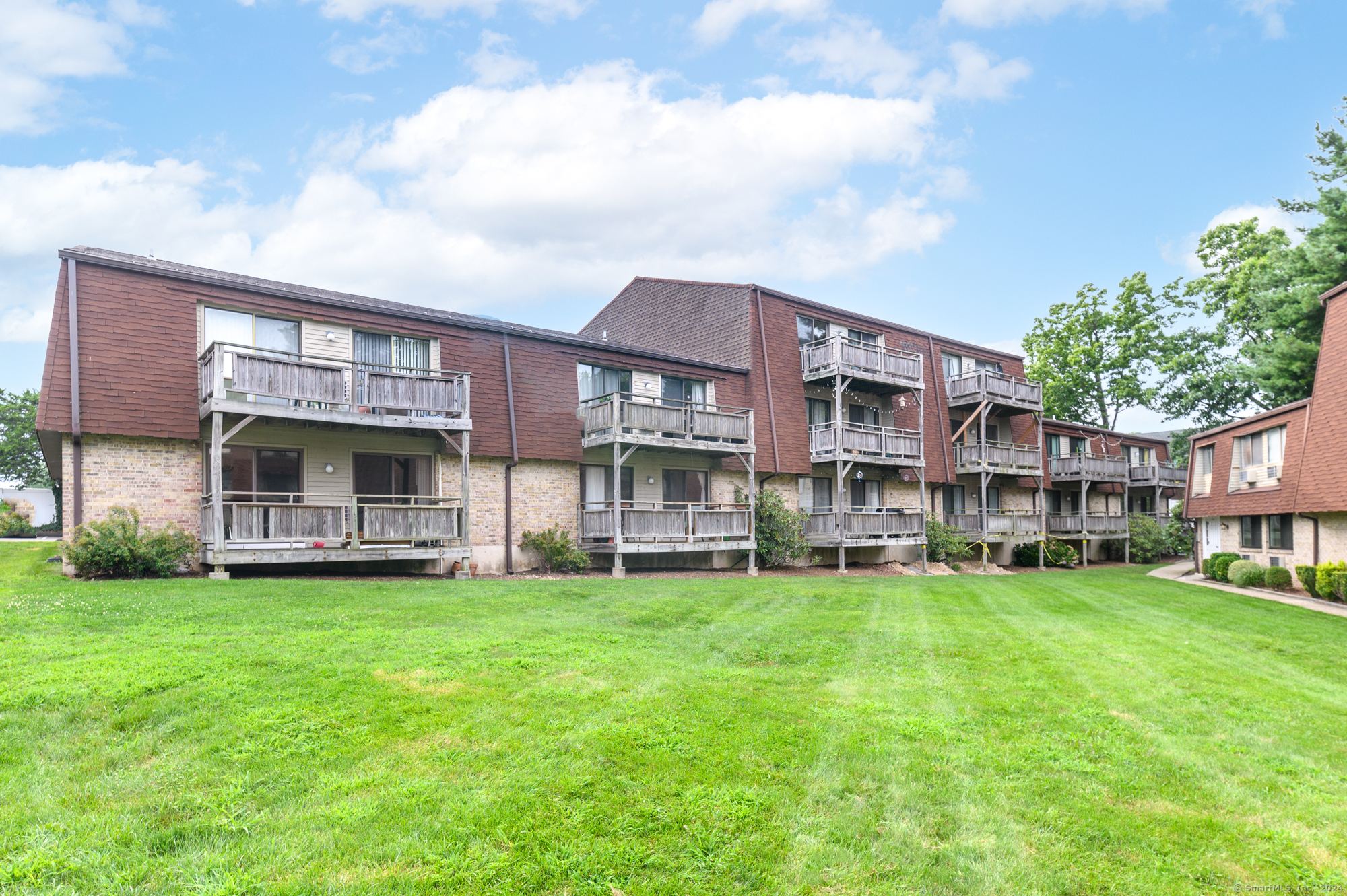 22 Radio Place, Unit 10 Stamford, CT 06906 - Photo 13 of 14 a view of a house with a yard and sitting area