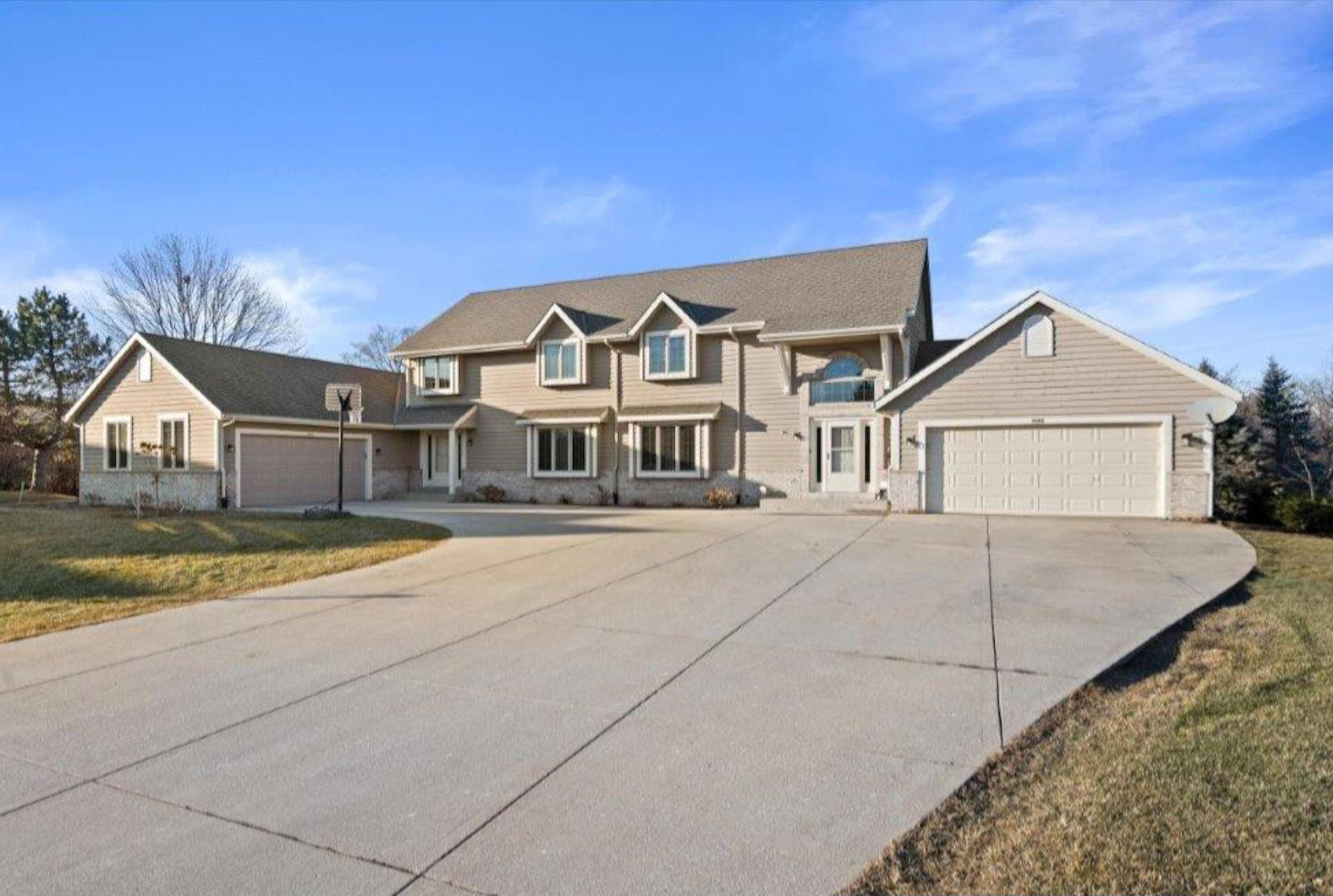 3209 South Ridge Crest Court, Unit 3211 New Berlin, WI 53151 - Photo 2 of 58 2