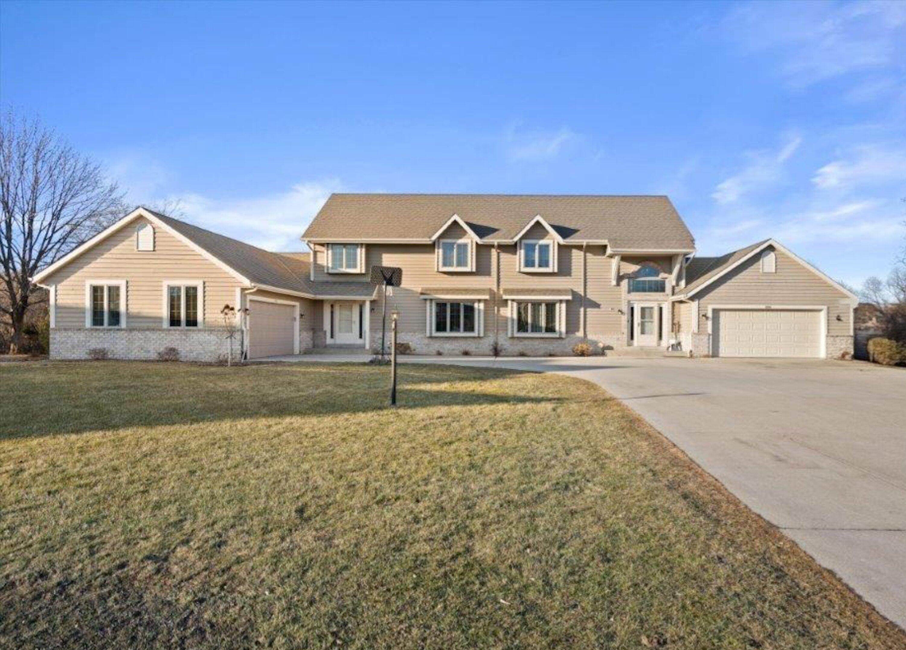 3209 South Ridge Crest Court, Unit 3211 New Berlin, WI 53151 - Photo 57 of 58 57