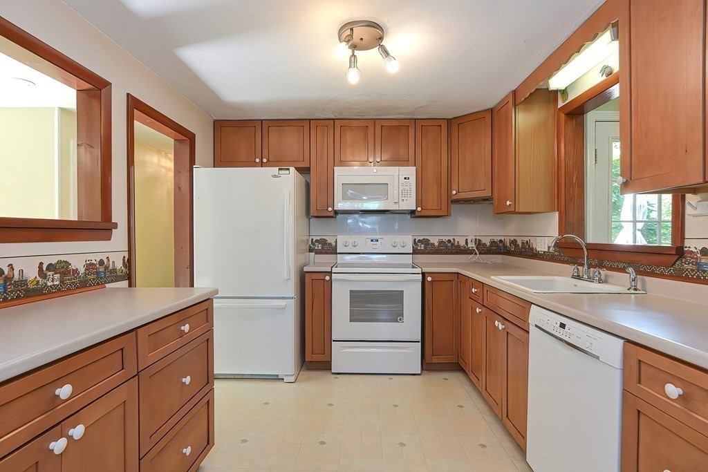 49 Pinecrest Road Holliston, MA 01746 - Photo 18 of 34 Gallery Image 18