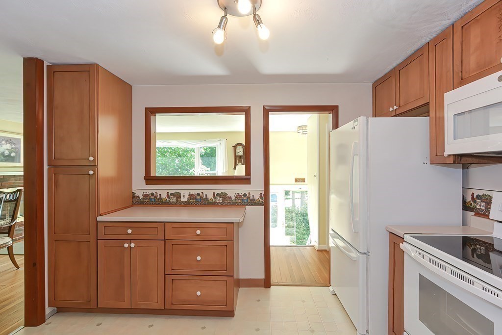 49 Pinecrest Road Holliston, MA 01746 - Photo 21 of 34 Gallery Image 21