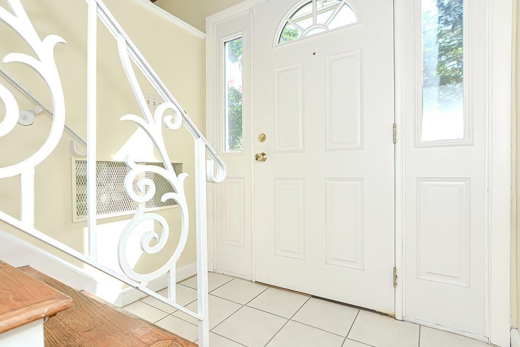 49 Pinecrest Road Holliston, MA 01746 - Photo 6 of 34 Gallery Image 6