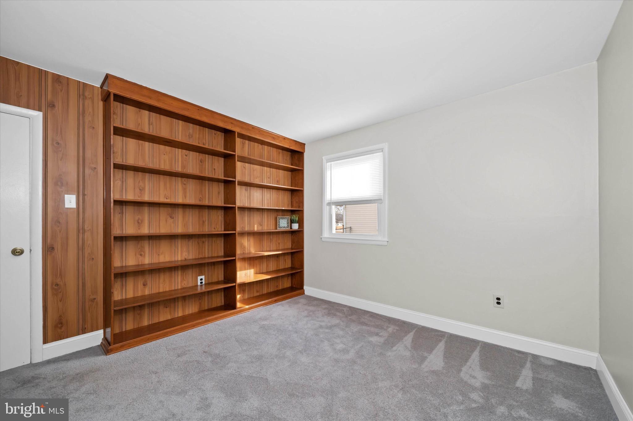 124 Festone Avenue New Castle, DE 19720 - Photo 26 of 43 a big room with closet and cabinet