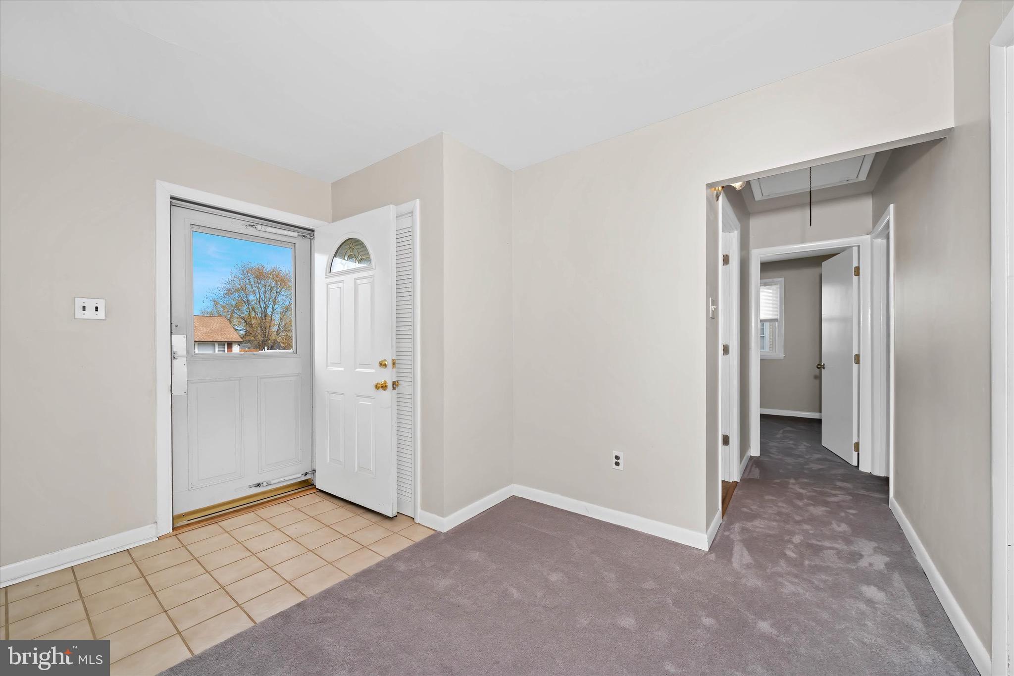 124 Festone Avenue New Castle, DE 19720 - Photo 7 of 43 an empty room with closet and mirror