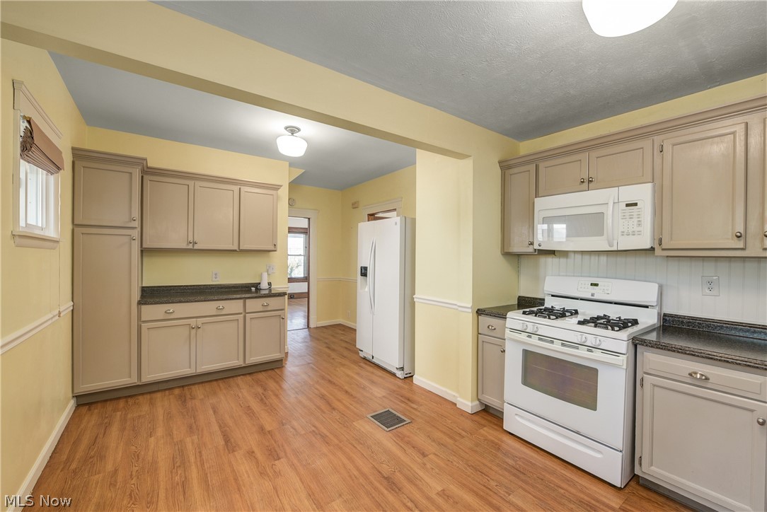 10135 Baltic Road Cleveland, OH 44102 - Photo 13 of 29 Gallery Image 13