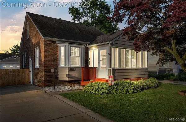 $329,900 | 1009 Harvard Road, Berkley, MI 48072