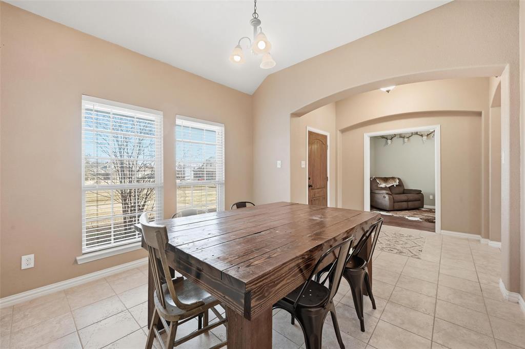 144 Brady Coleman Lane Springtown, TX 76082 - Photo 8 of 37