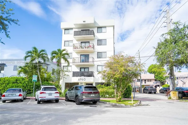 $3,000 | 6960 Rue Vendome, Unit 201, Miami Beach, FL 33141