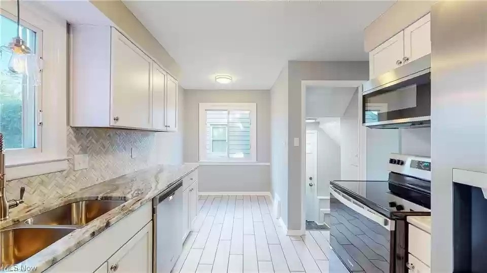 4062 Bayard Road Cleveland, OH 44121 - Photo 8 of 22