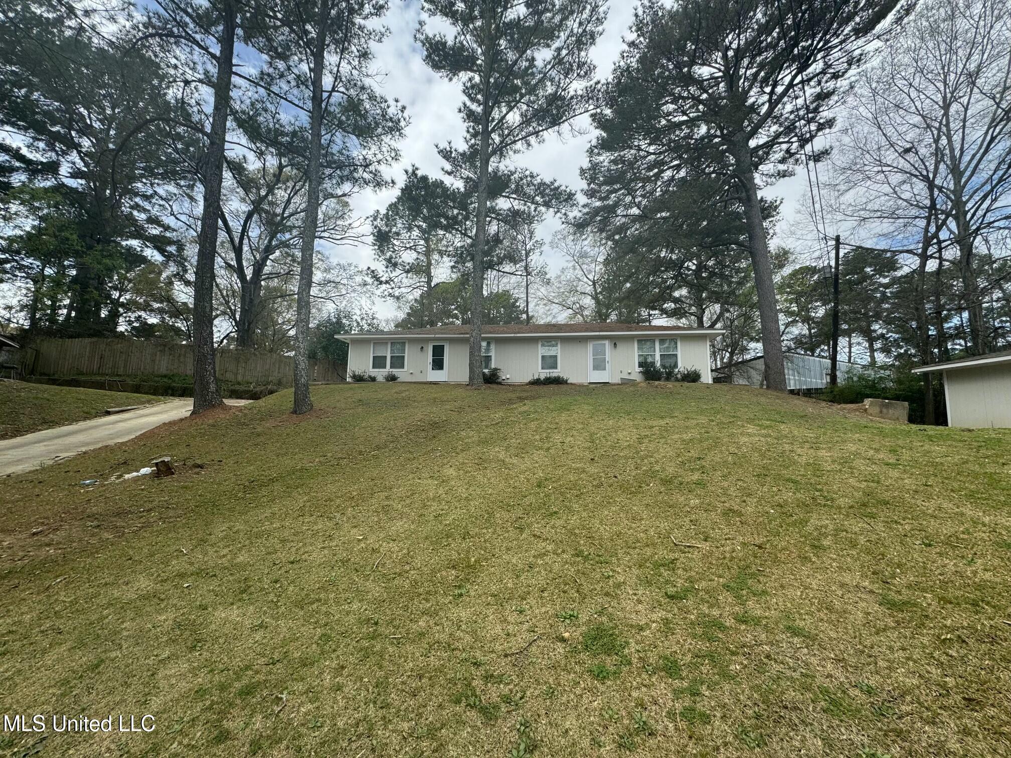 219-21 Lawrence Road Jackson, MS 39206 - Photo 1 of 12 tempImageHcEYGs