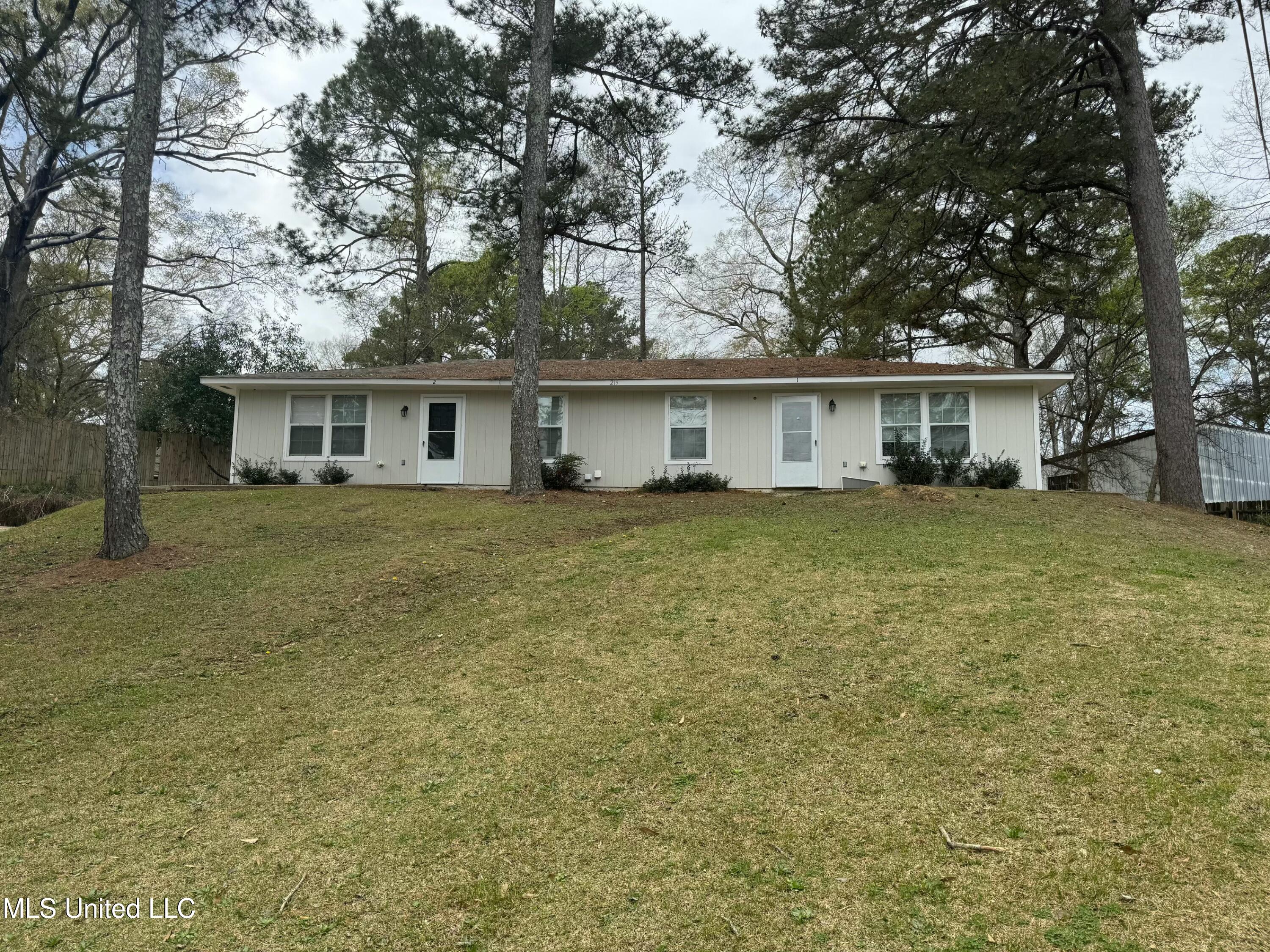 219-21 Lawrence Road Jackson, MS 39206 - Photo 2 of 12 tempImagea3FTB9