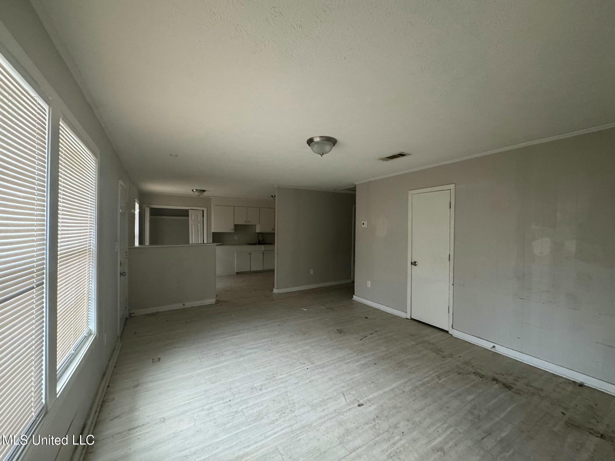 219-21 Lawrence Road Jackson, MS 39206 - Photo 4 of 12 tempImageoNxKW9