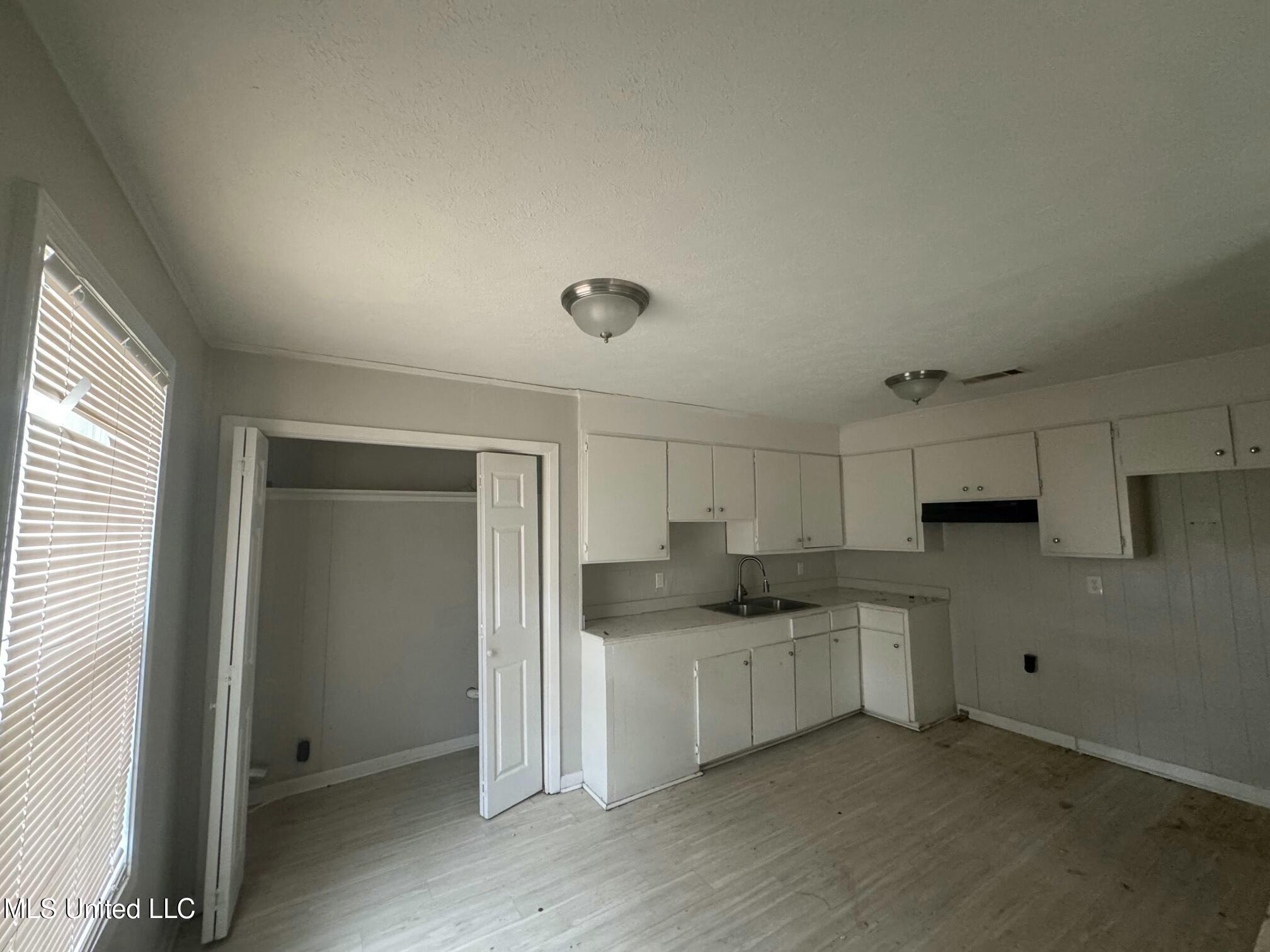 219-21 Lawrence Road Jackson, MS 39206 - Photo 5 of 12 tempImageK0JgQa