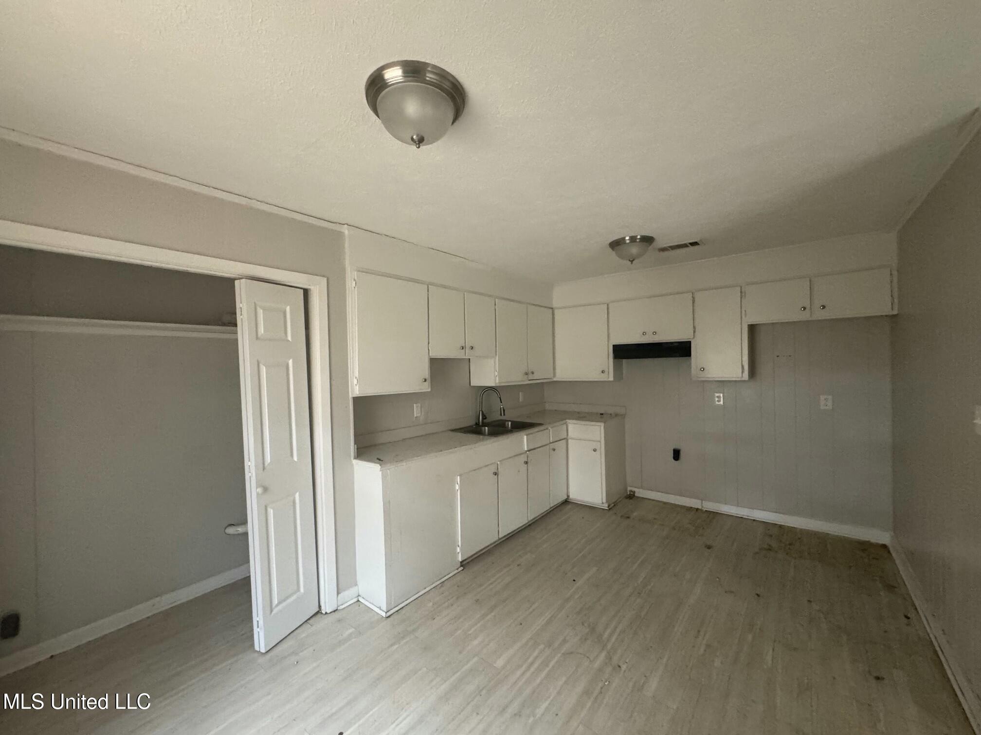 219-21 Lawrence Road Jackson, MS 39206 - Photo 7 of 12 tempImagelTgcvl