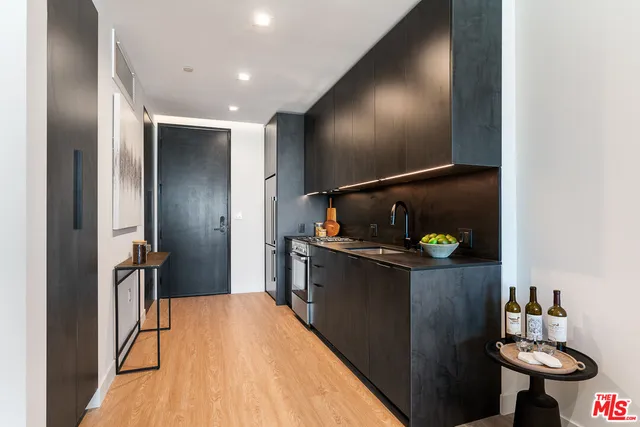 $4,250 | 3688 Overland Avenue, Unit 618, Los Angeles, CA 90034