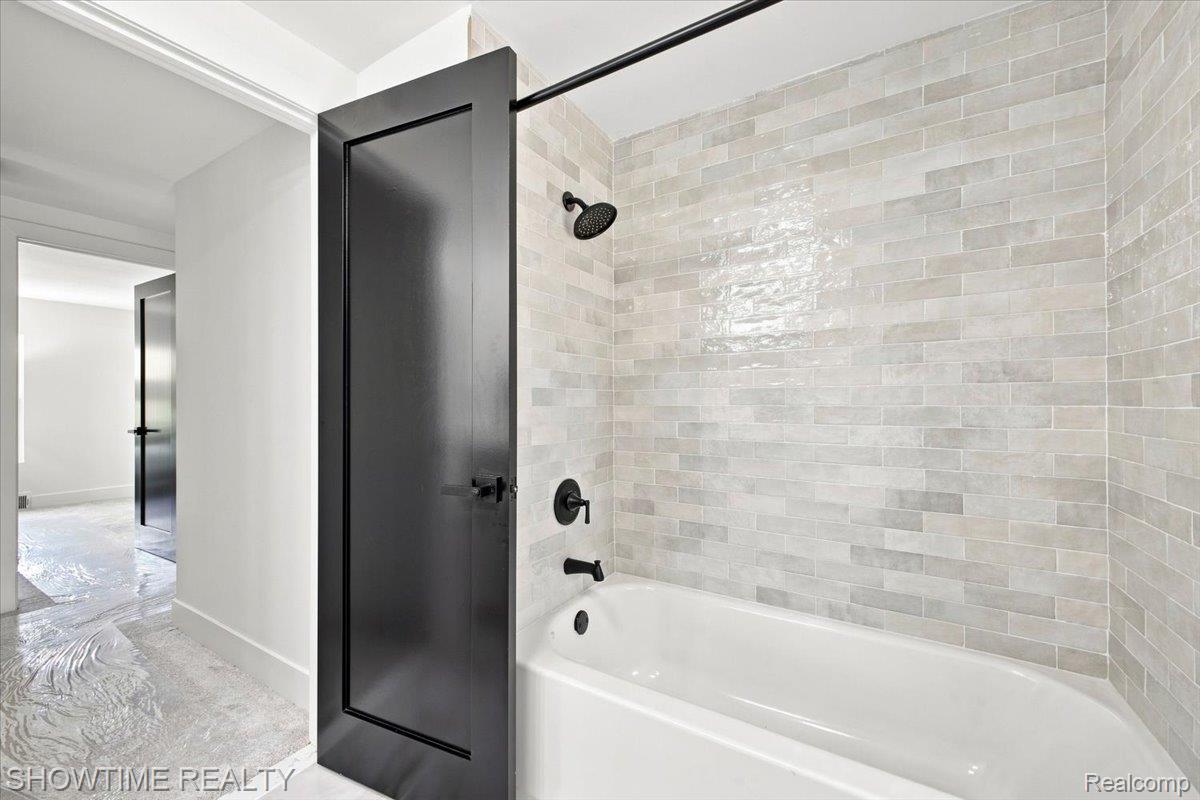 4348 Covered Bridge Road Bloomfield Hills, MI 48302 - Photo 29 of 35 Bathroom