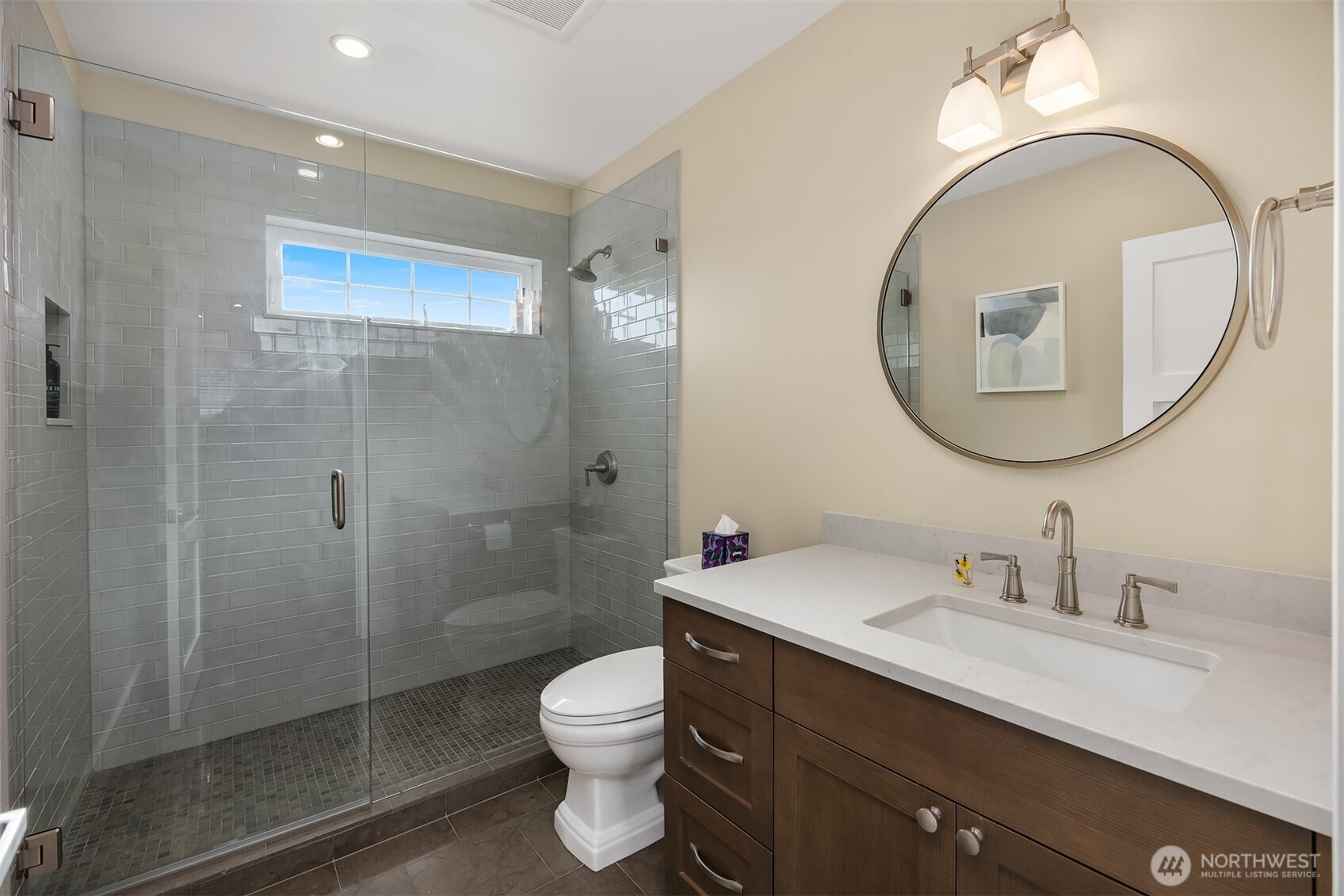 4003 Densmore Avenue North Seattle, WA 98103 - Photo 11 of 33