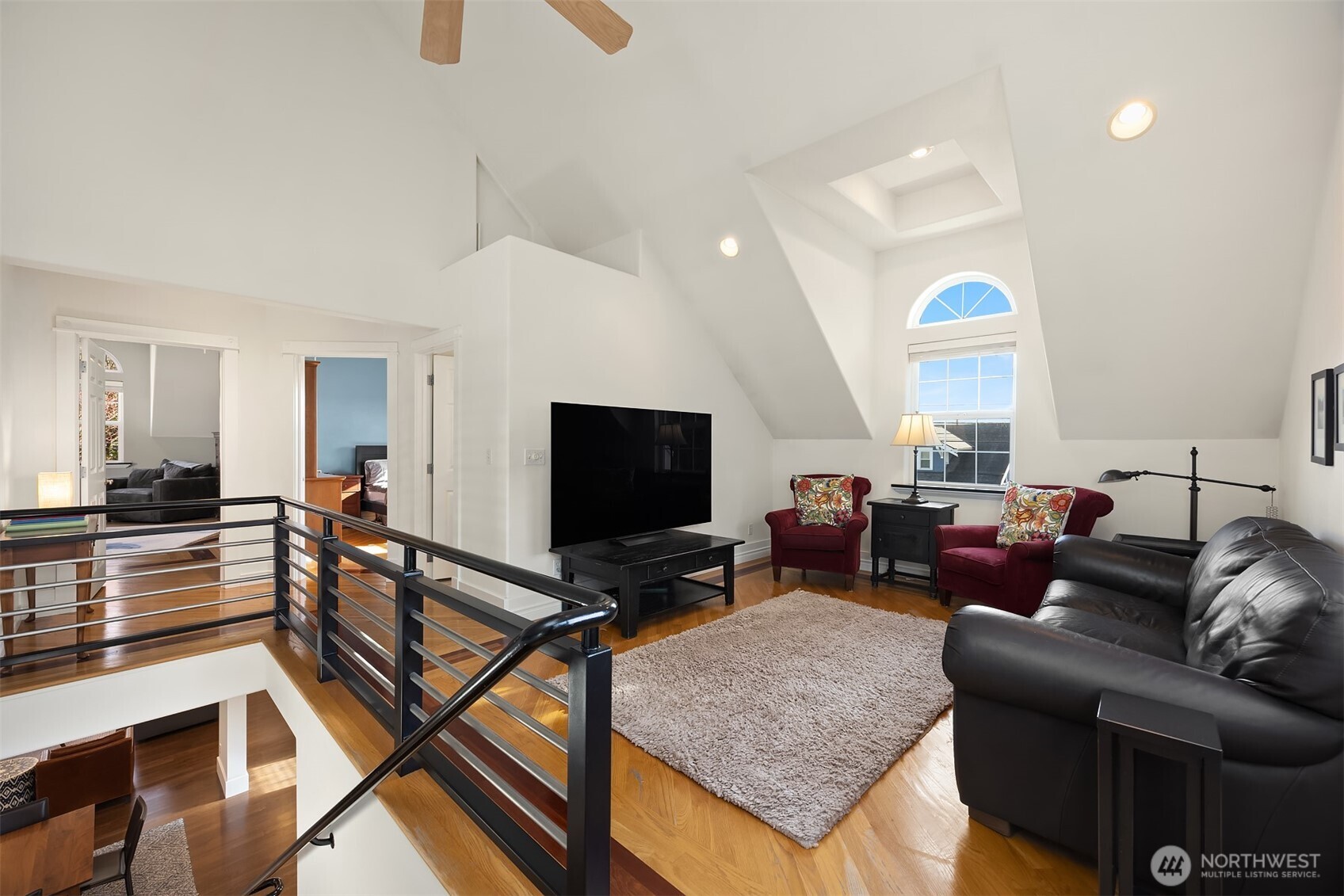 4003 Densmore Avenue North Seattle, WA 98103 - Photo 12 of 33