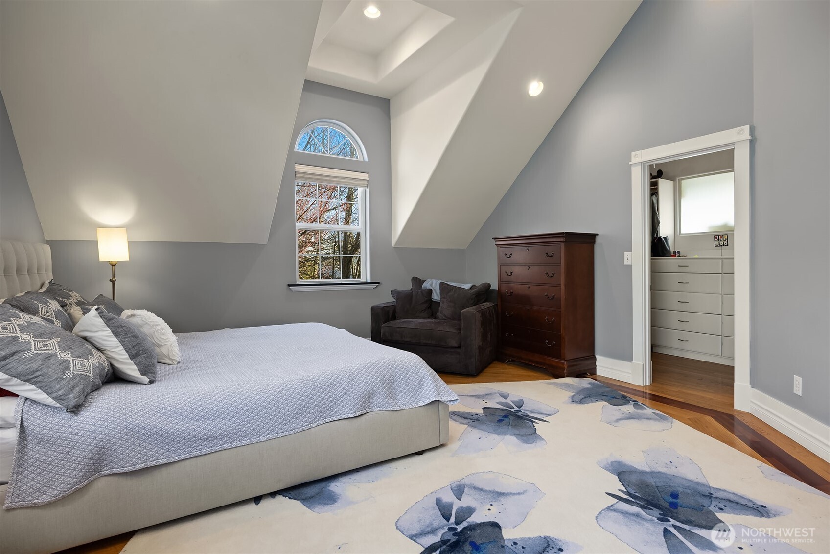 4003 Densmore Avenue North Seattle, WA 98103 - Photo 14 of 33