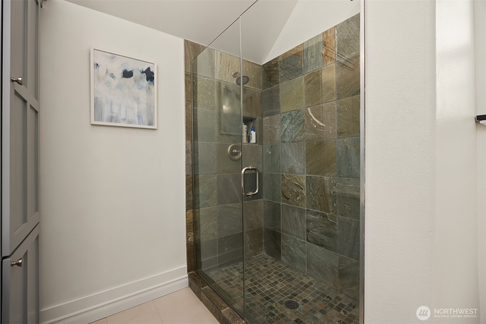 4003 Densmore Avenue North Seattle, WA 98103 - Photo 16 of 33