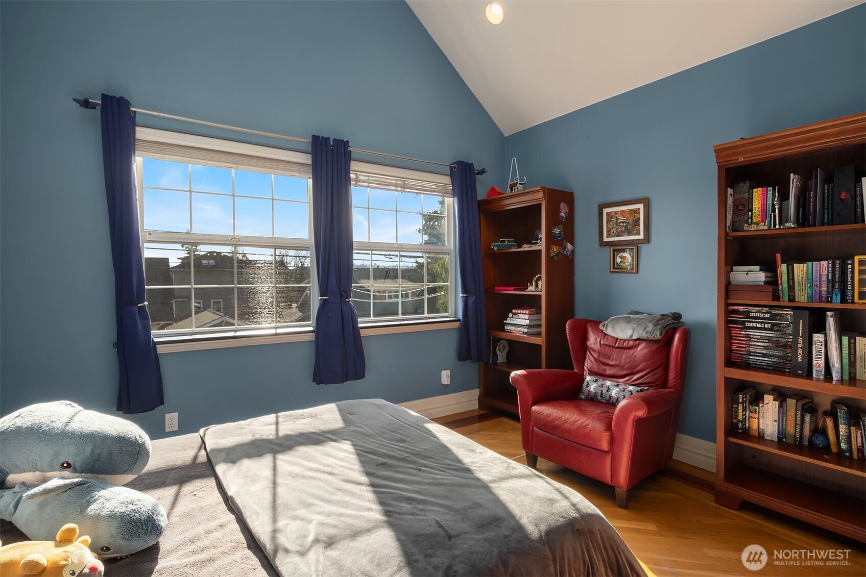 4003 Densmore Avenue North Seattle, WA 98103 - Photo 17 of 33