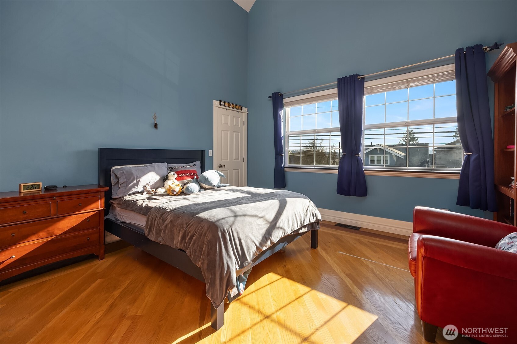 4003 Densmore Avenue North Seattle, WA 98103 - Photo 18 of 33