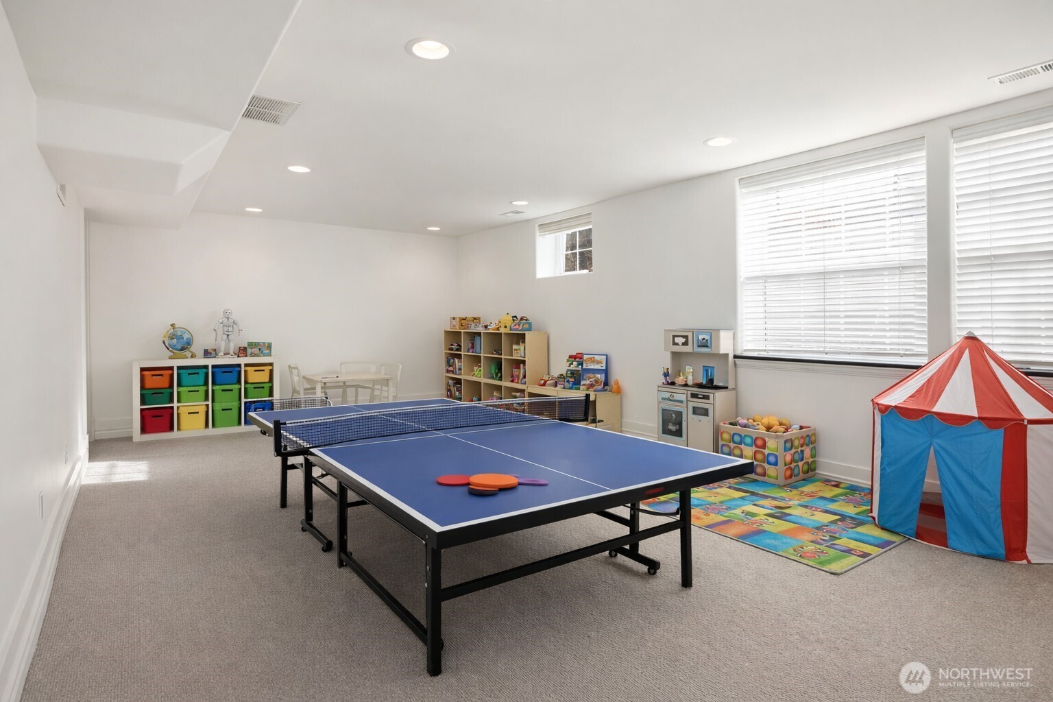 4003 Densmore Avenue North Seattle, WA 98103 - Photo 23 of 33