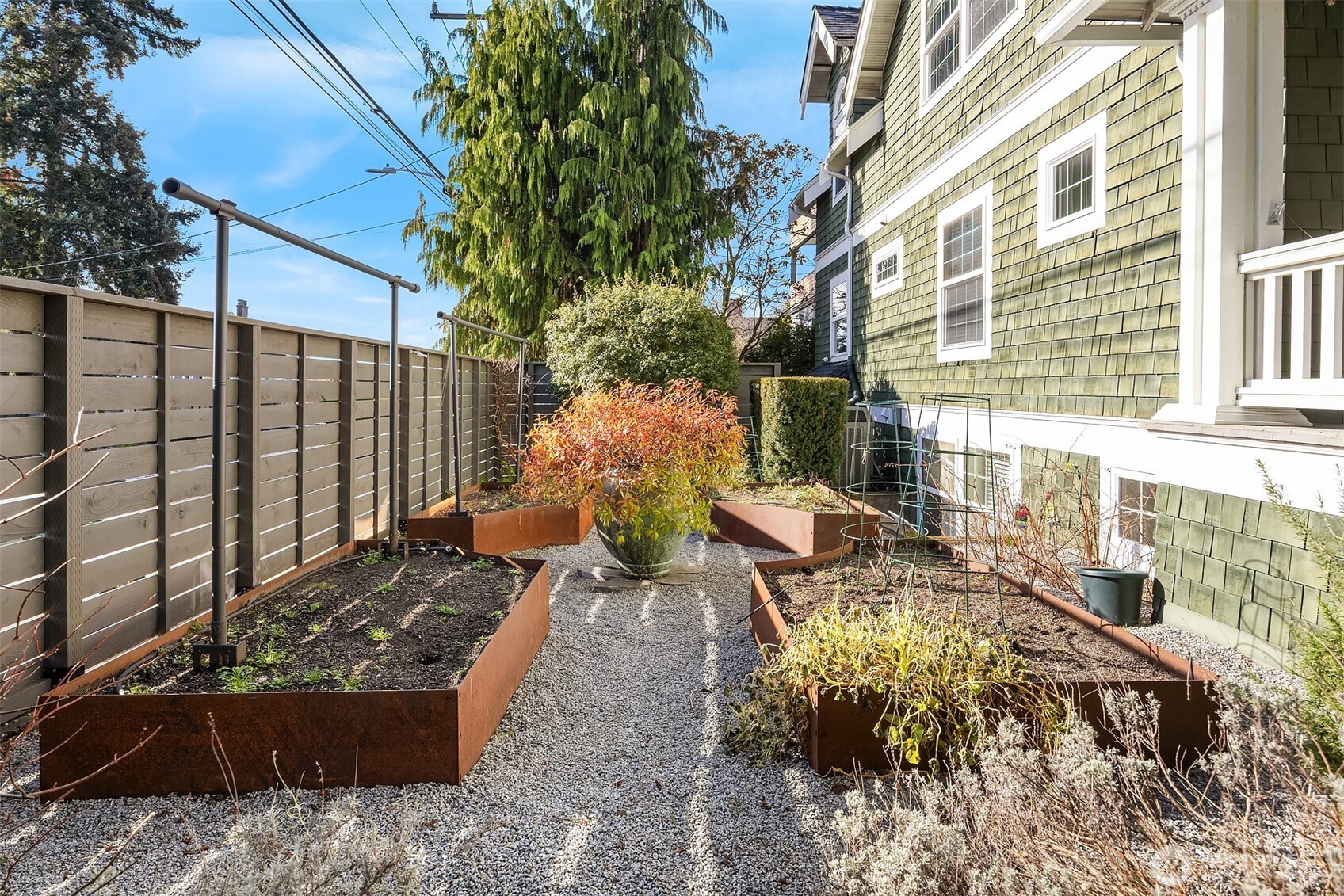 4003 Densmore Avenue North Seattle, WA 98103 - Photo 26 of 33