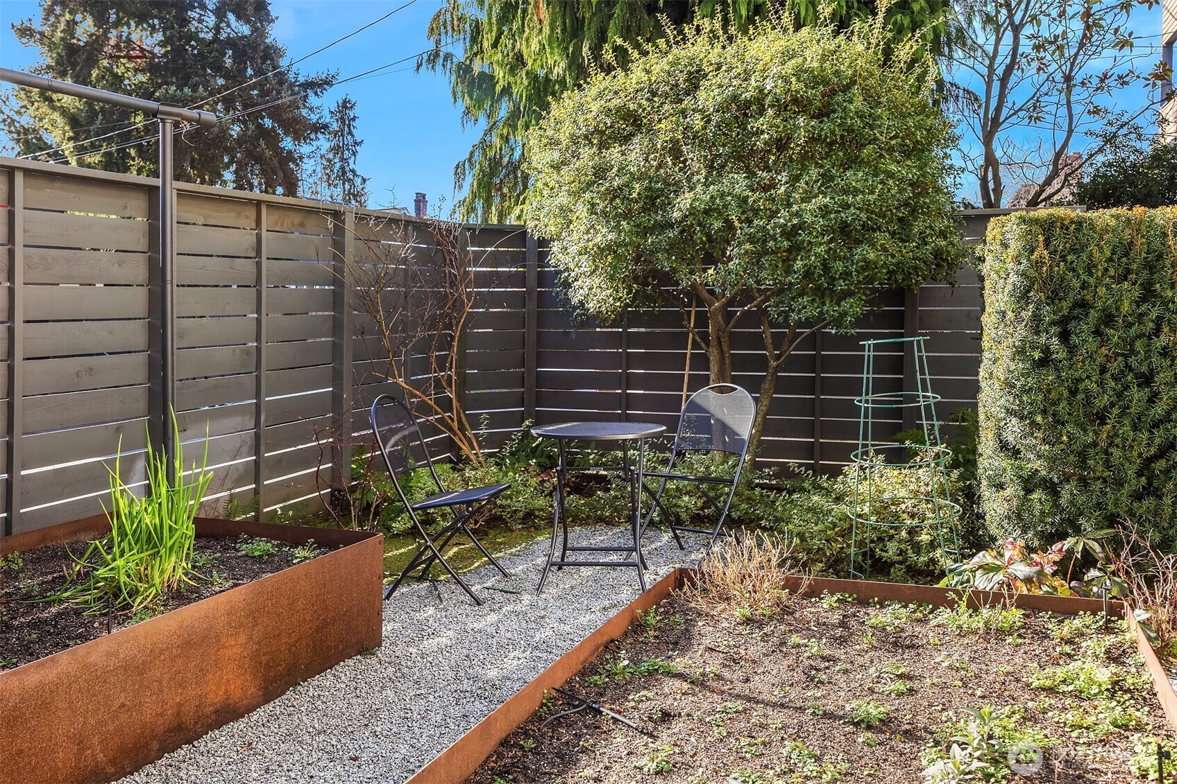 4003 Densmore Avenue North Seattle, WA 98103 - Photo 27 of 33