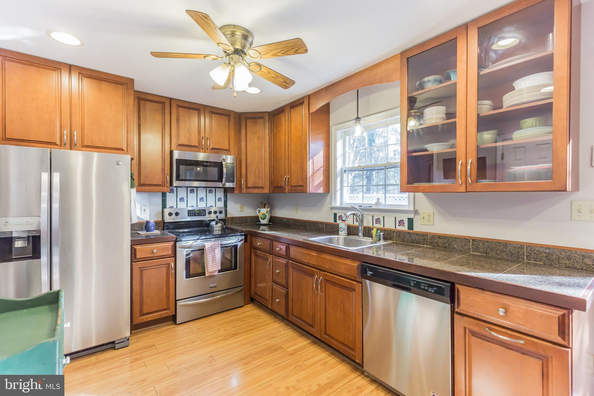 266 Hilltop Road Lusby, MD 20657 - Photo 3 of 30 Stainless steel appliances