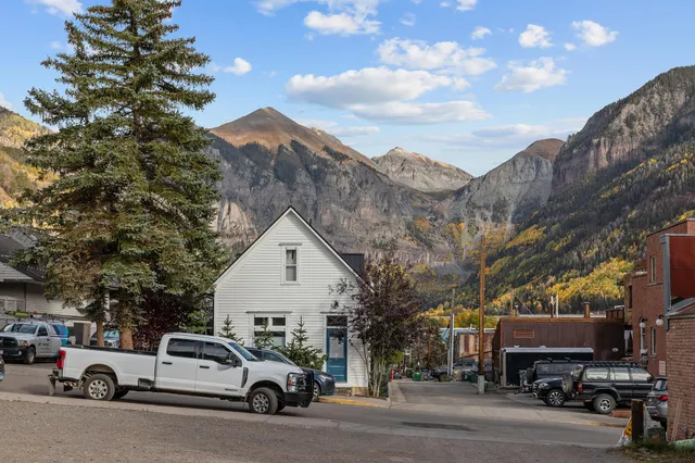 a view of a cars park in front of a building