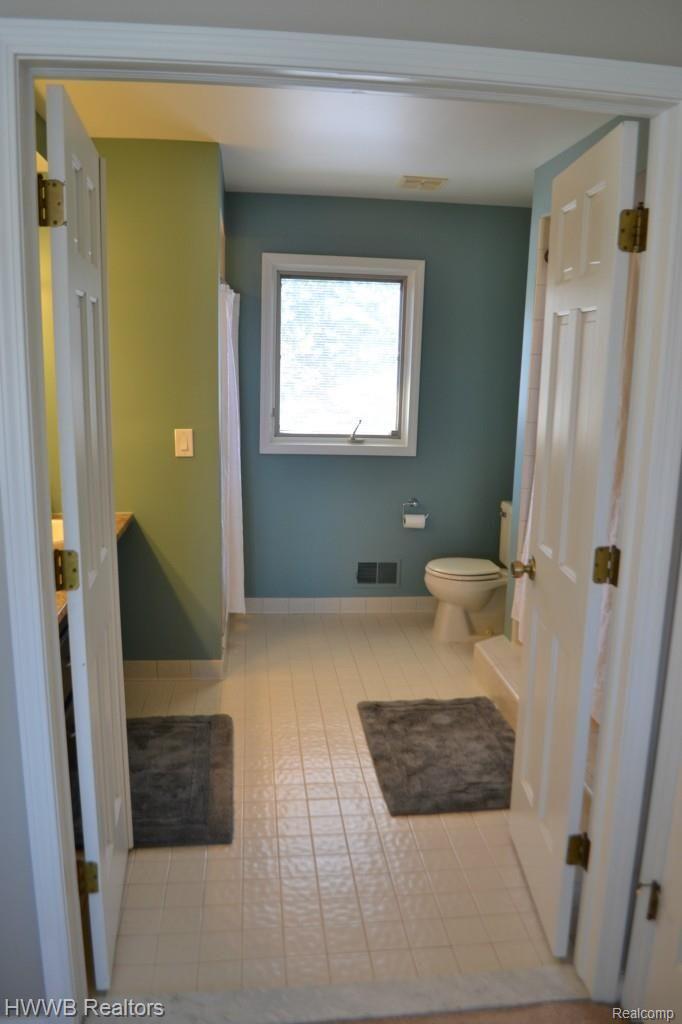 1545 Lomas Verdes Rochester, MI 48306 - Photo 29 of 49 Master Bathroom